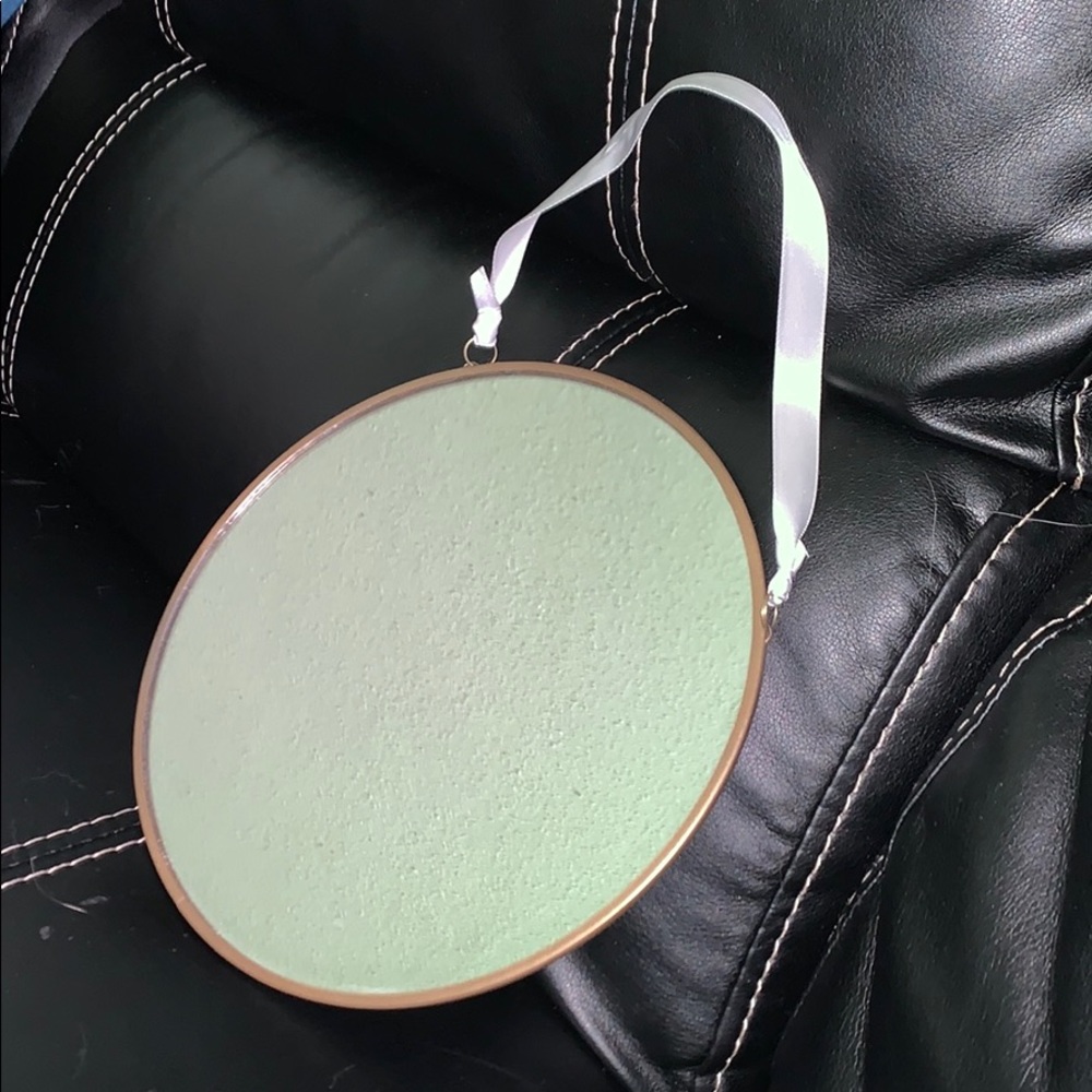 Little round mirror